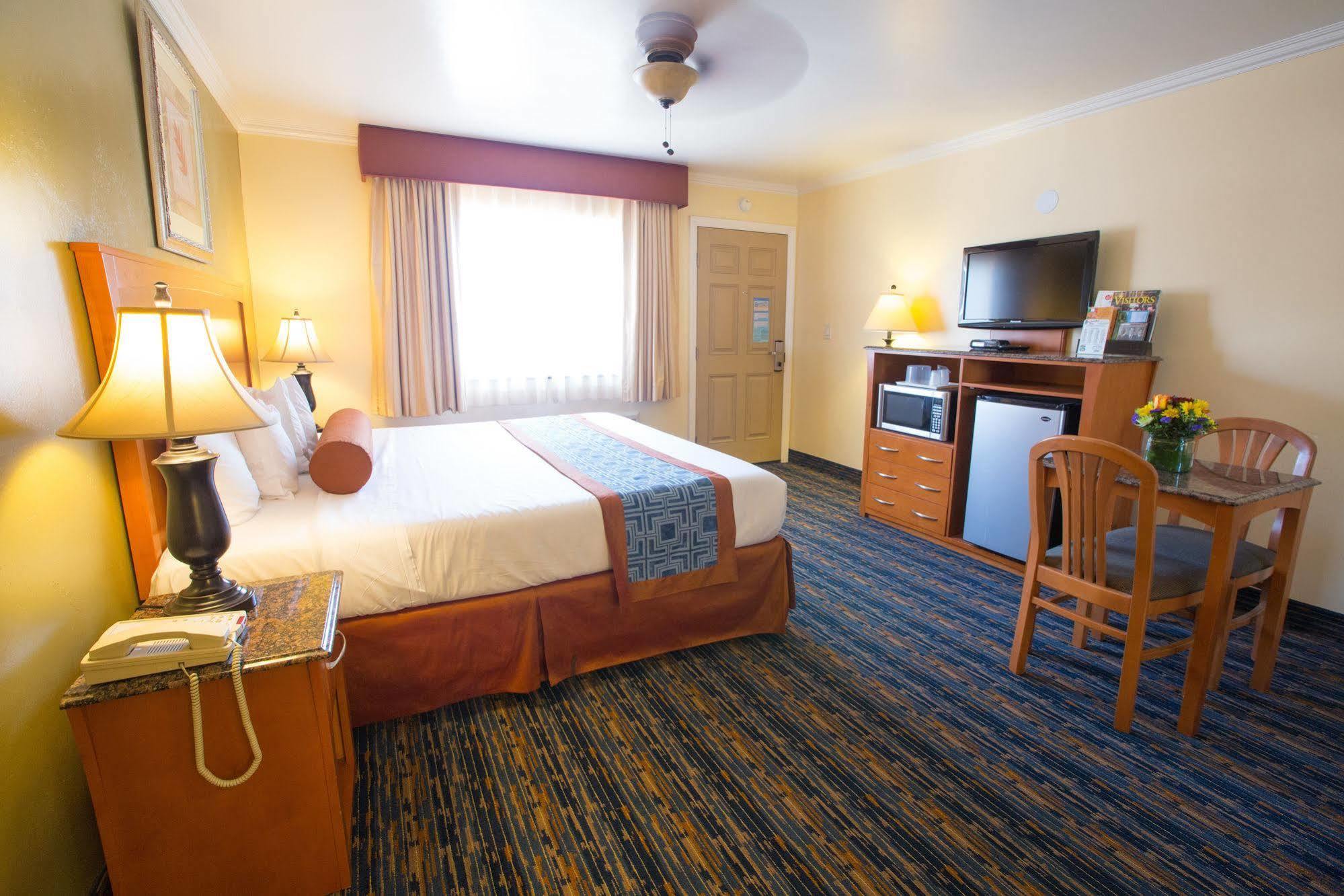 Beachwalker Inn & Suites Pismo Beach Esterno foto